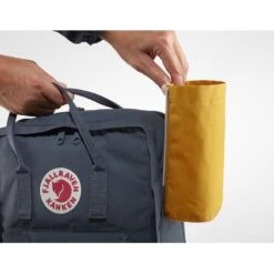 Fjällräven Kanken Bottle Pocket Flaschenhalterung 16 Fjällräven Kanken Bottle Pocket Flaschenhalterung -Camping-Ausrüstung Verkäufe 2024 59115 6 fjallraven kanken bottle pocket ochre 3